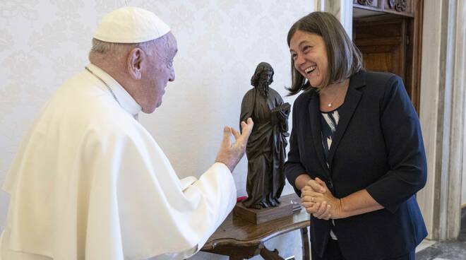 Elena Beccalli (Università Cattolica) in udienza da Papa Francesco