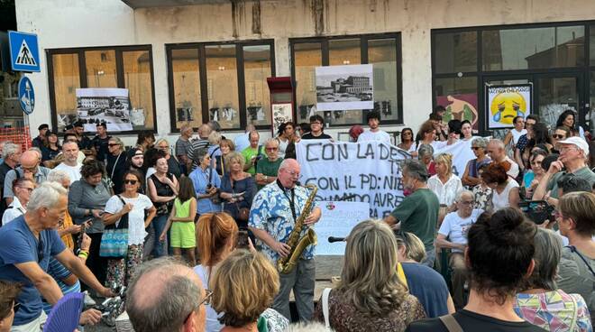 Il sit in ambientalista per gli alberi in piazza Cittadella