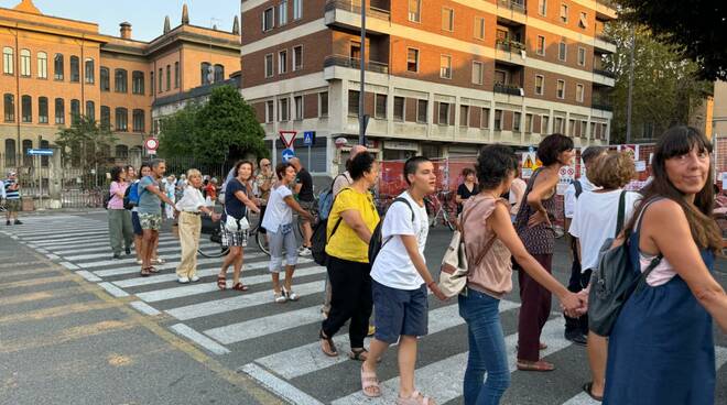 Il sit in ambientalista per gli alberi in piazza Cittadella