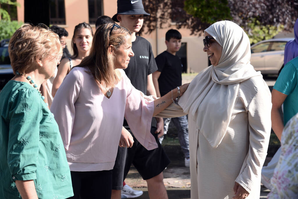 La visita della sindaca Katia Tarasconi al corso di alfabetizzazione alla scuola Alberoni