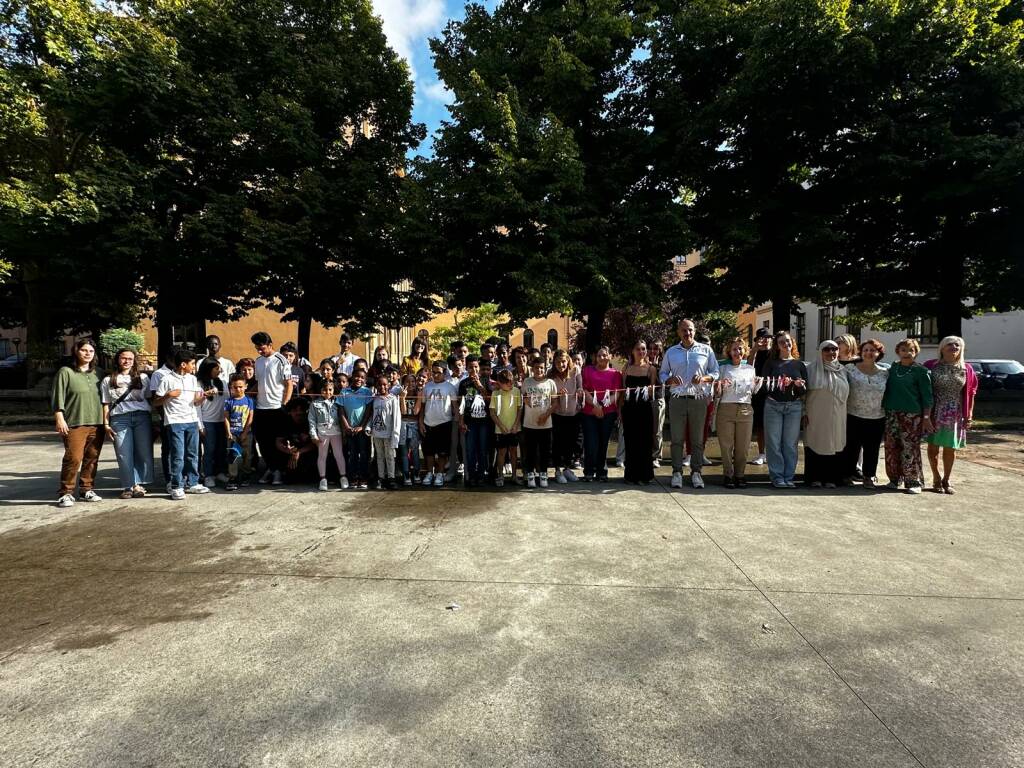 La visita della sindaca Katia Tarasconi al corso di alfabetizzazione alla scuola Alberoni