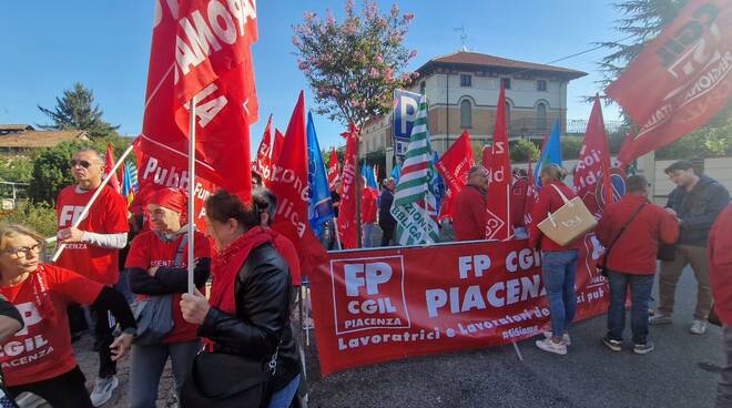 manifestazione Verani lavoratori assistenza